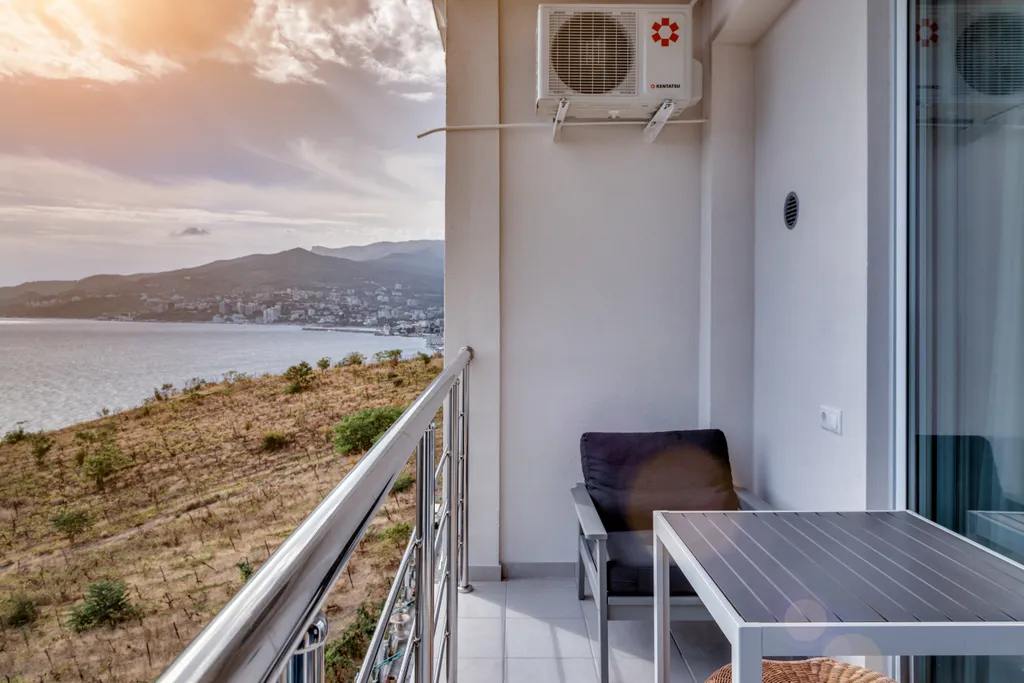 Студия с видом на море