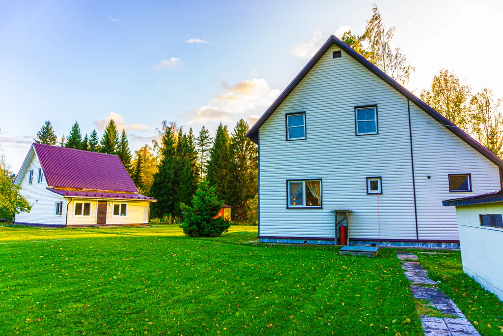 Коттедж Уютный коттедж на берегу реки — Волхов