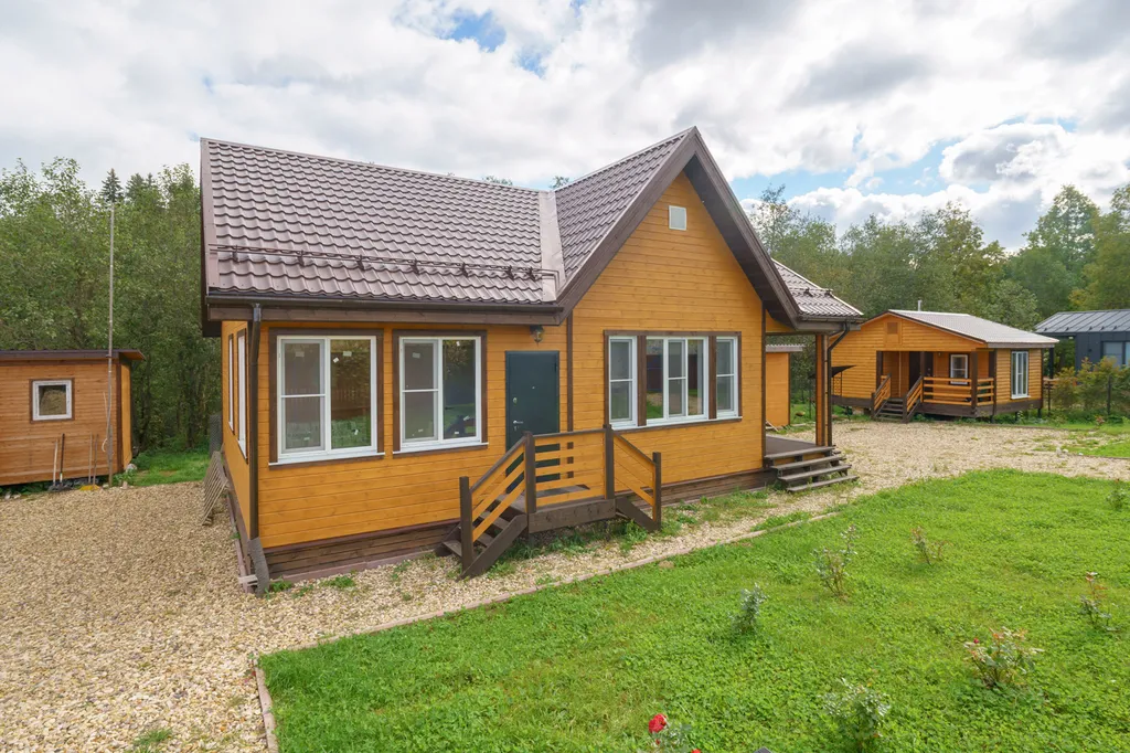 Новый коттедж для отдыха у реки с бассейном и баней