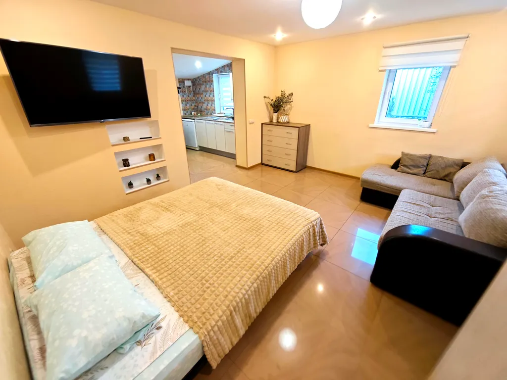 Уютный домик рядом с лесом и озером