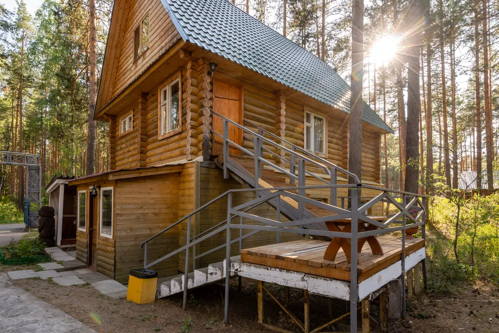 Дом 1 в лесу у реки