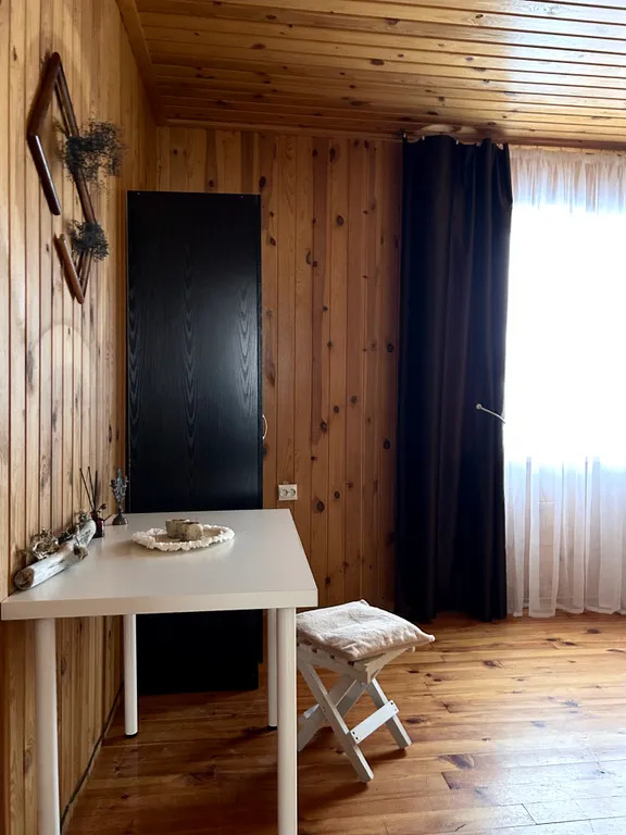 Большой коттедж с камином Гнездо