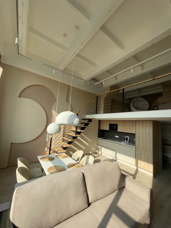 Двухуровневая студия в самом центре