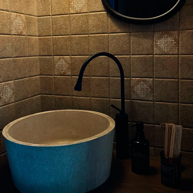 Дом с купелью и камином