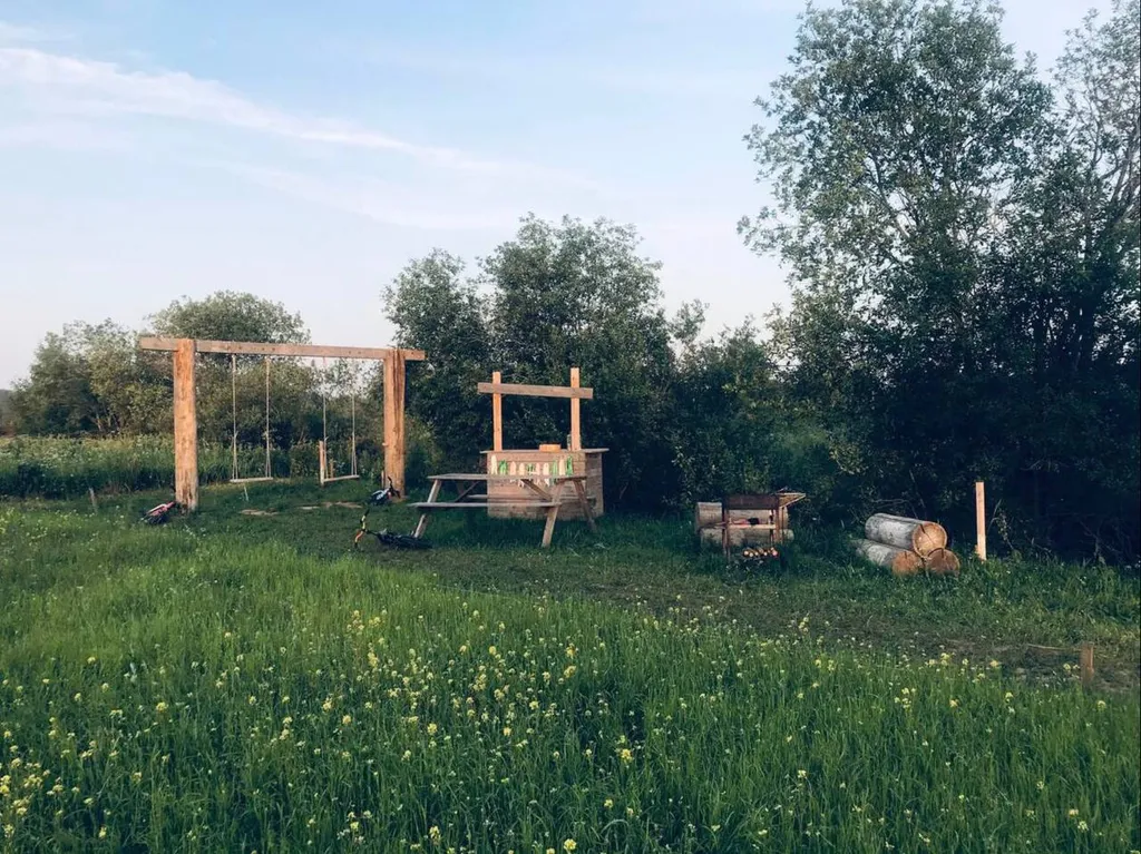 Уютный семейный дом у озера