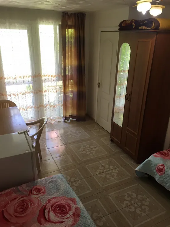 Номер / кондиционер, терраска увитая виноградной беседочкой, парковка