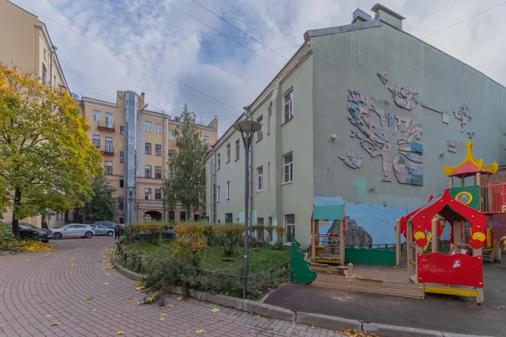 Квартира Стильная квартира в центре с балконом и видом на пешеходную улицу — Санкт-Петербург
