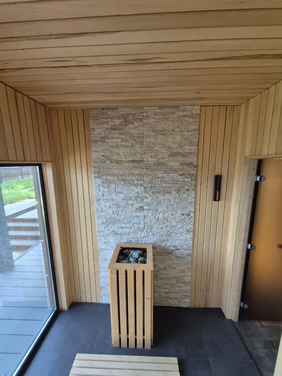 Новый стильный дом с купелью и сауной