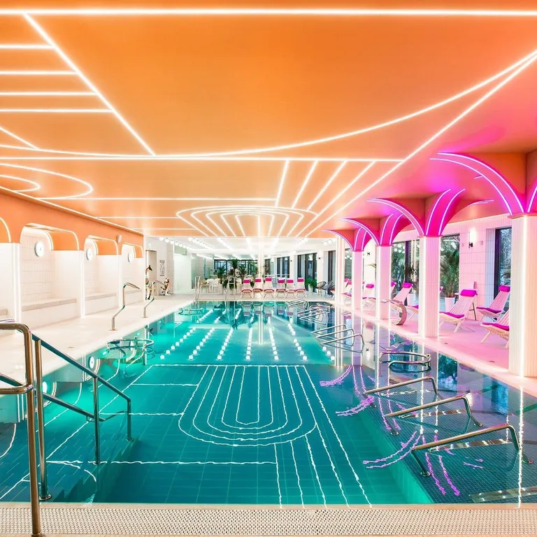 Новые двухкомнатные апартаменты West Wave рядом с бассейнами Баден СПА