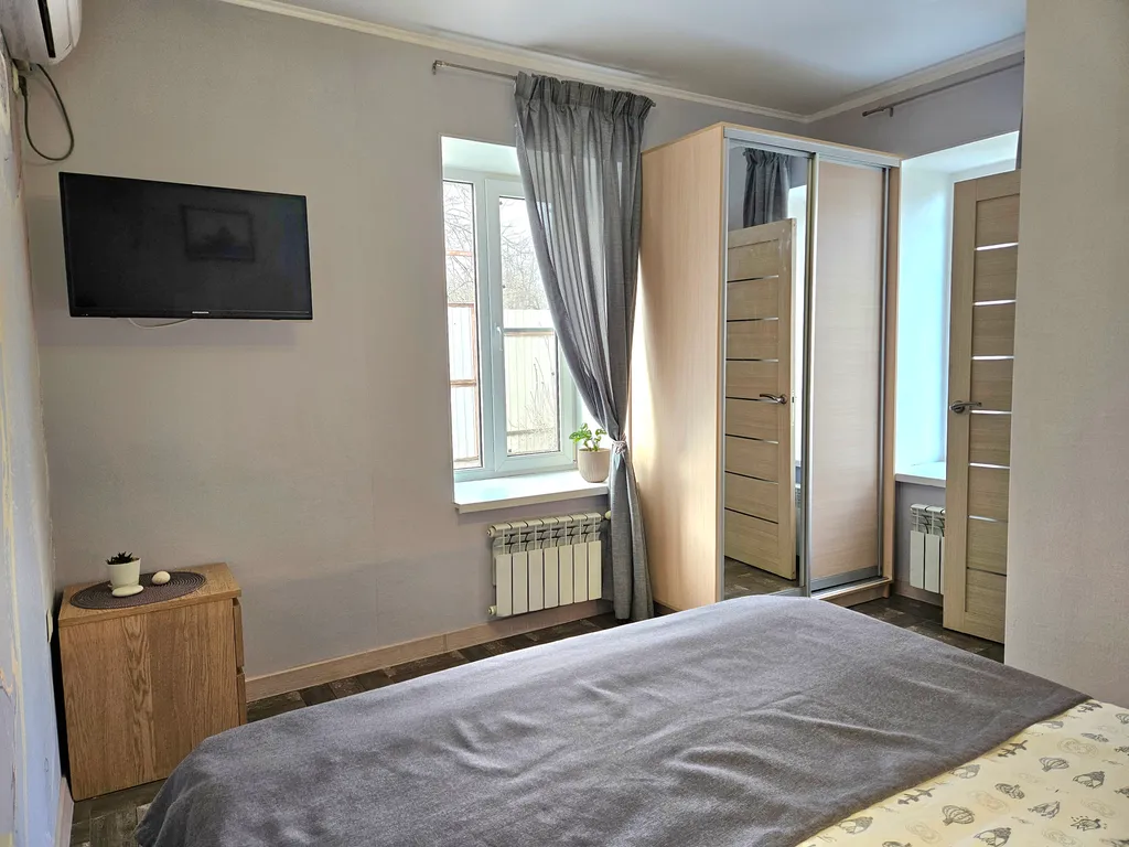 Уютный дом с современным интерьером в Таганроге со своим двором!