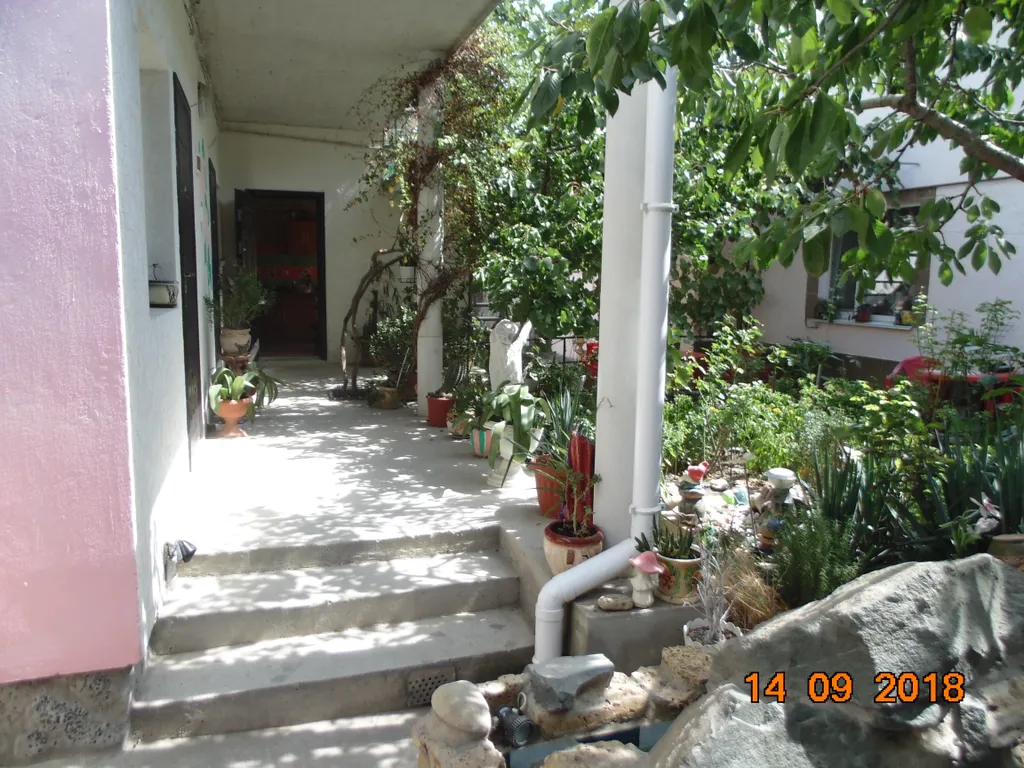 Счастливый дворик