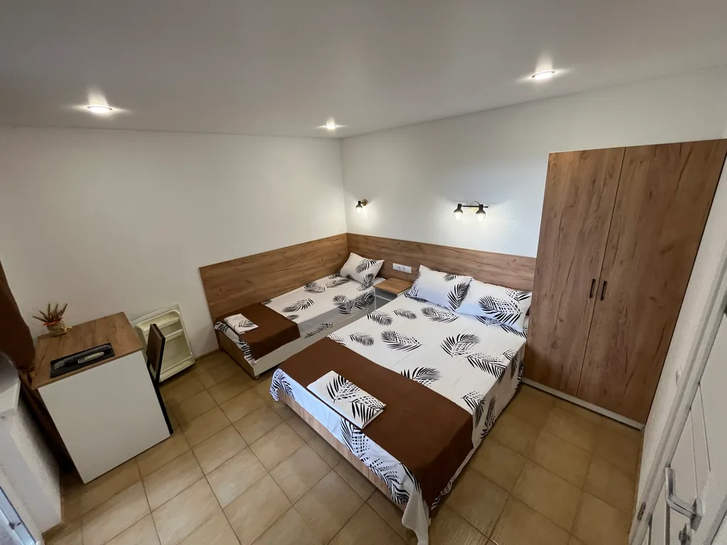 Четырехместный новый номер с террасой