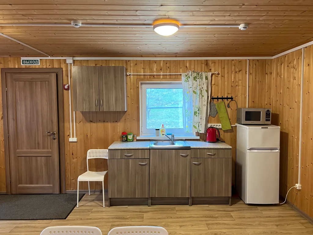 Домик у озера