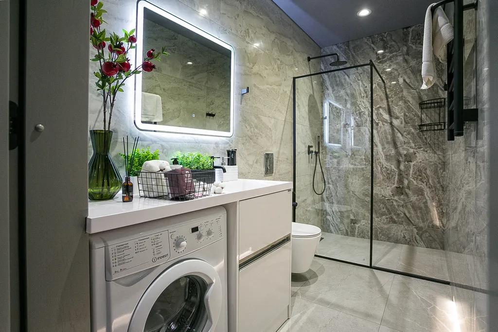 Гранатовый. На большую семью, вид на лес