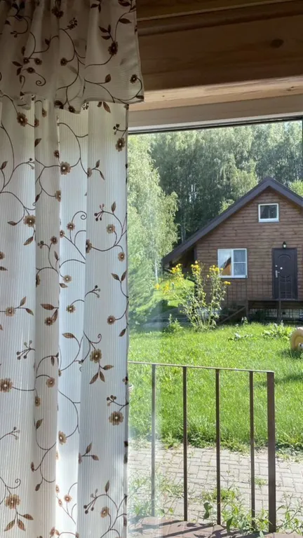 Домик на берегу Оки на территории сельской усадьбы Варежка