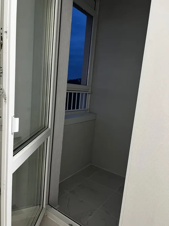 Светлая студия с видом на горы