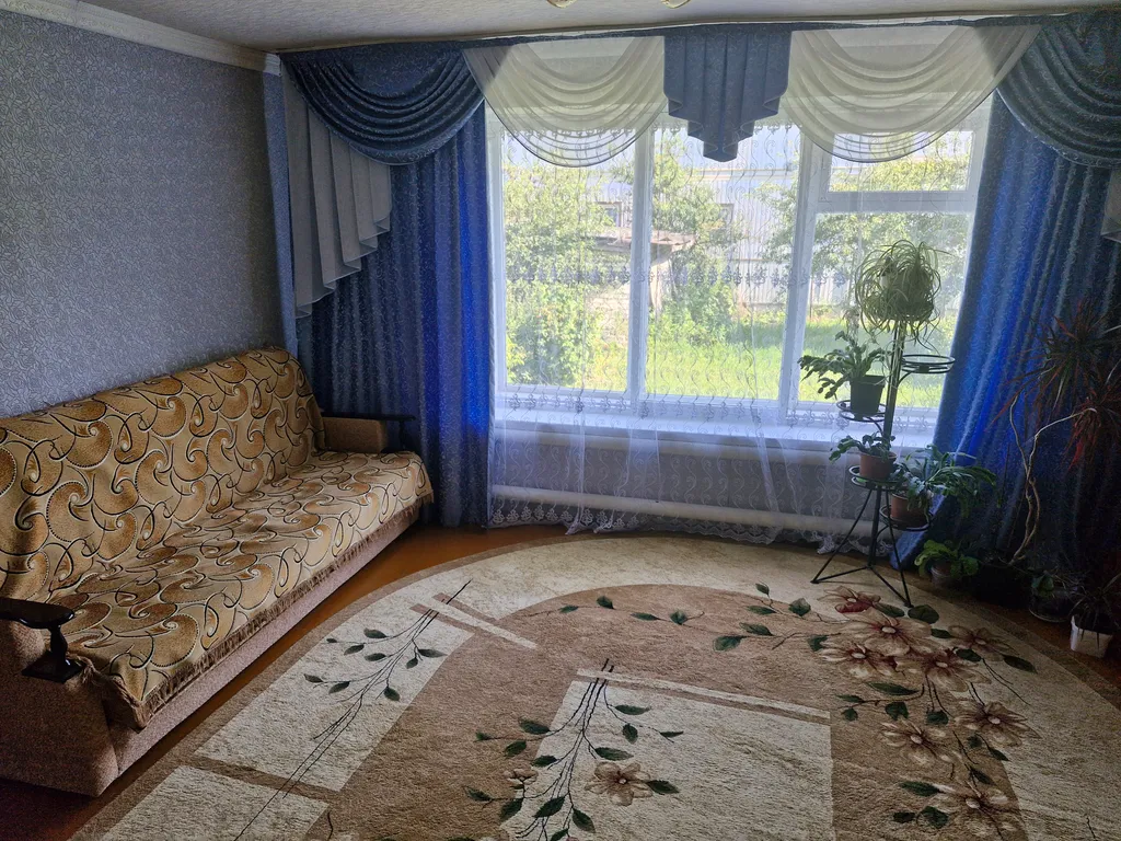 Частный дом в центре села