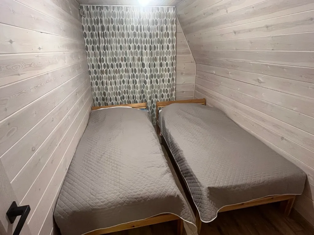 Уютный дом у леса