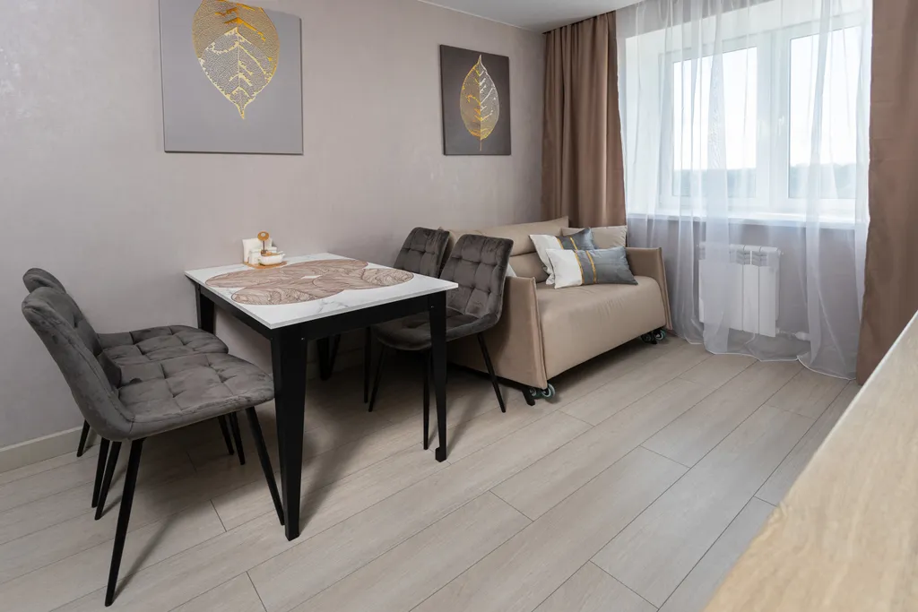 Дизайнерская трёххкомнатная квартира с панорамным видом Смоленска