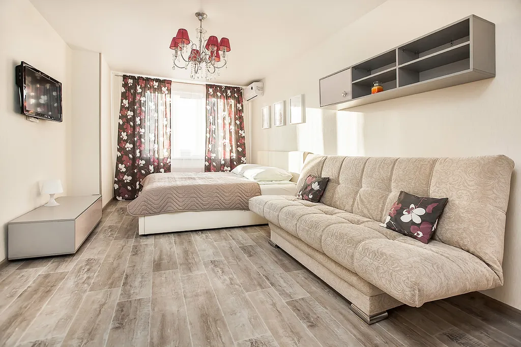 Светлая однокомнатная квартира в центральном районе — аренда посуточно в Тольятти