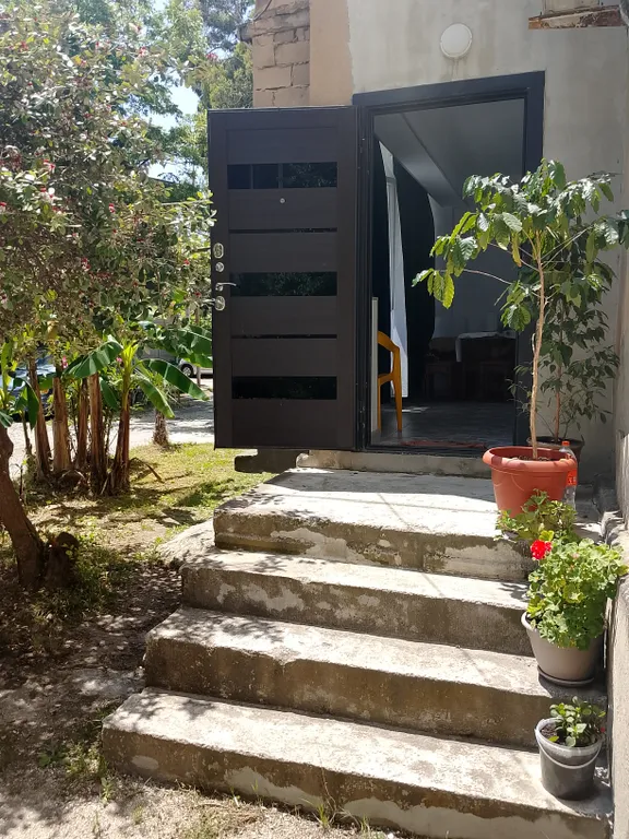 Квартира Комфортабельная квартира в центре курорта — Гагра