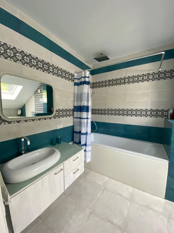 Большая квартира в тихом районе недалеко от моря