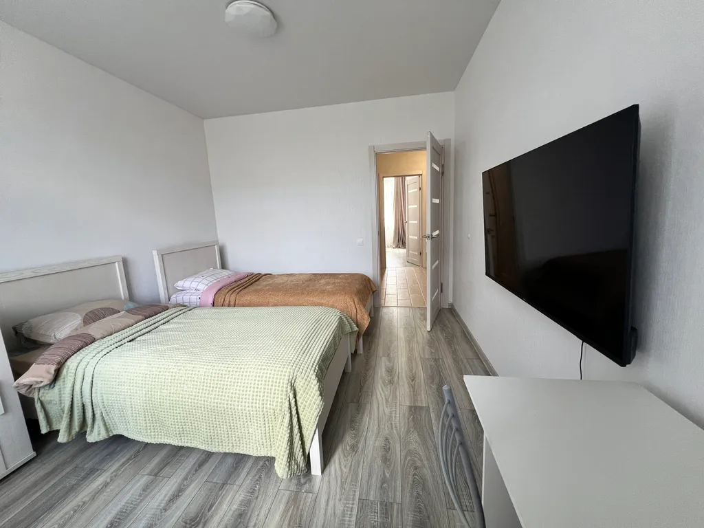 Трехкомнатная со своим выходом во двор на бассейны