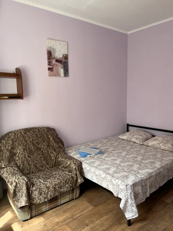 Дом с 2 комнатами и личным большим двором