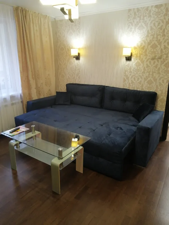 Двухкомнатная квартира в центре города, есть вся техника