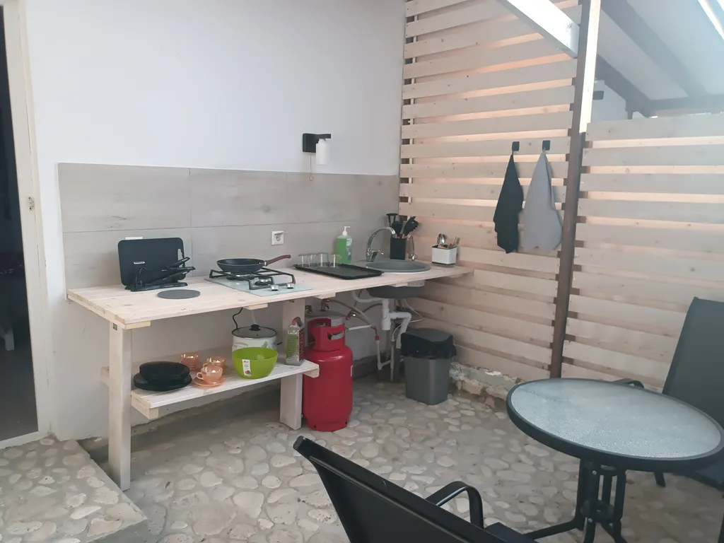 Четырёхместный аппартамент в соснах у моря