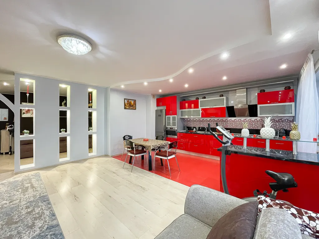 Просторная квартира в центре с видом на залив и замок