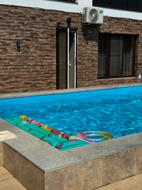 Квартира Трехкомнатная квартира с бассейном и потрясающим видом на море — Сириус