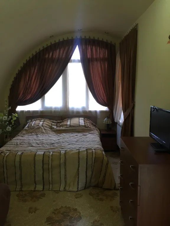 Уютный двухэтажный коттедж  с садом