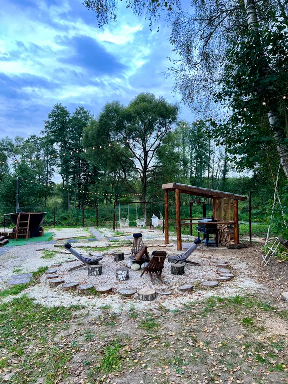 Уютный домик у леса