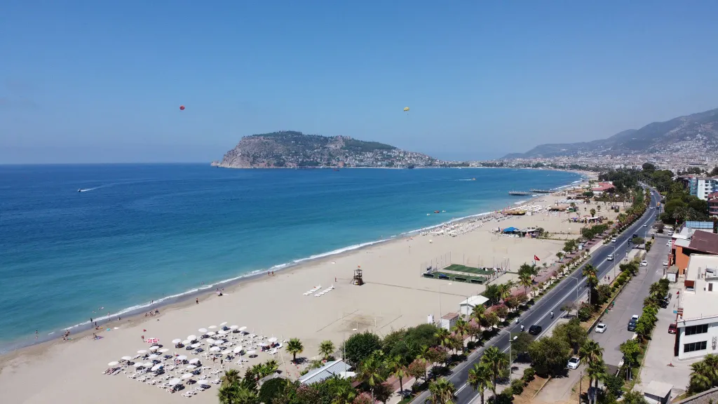 Апартаменты у моря всего в 200 метрах до пляжа с открытым бассейном