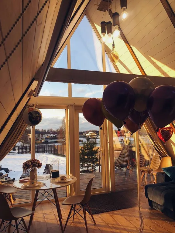 Дом у озера в стиле А-frame