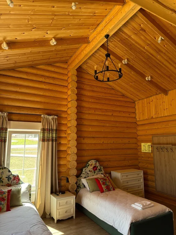 Доступная Среда, уютный бревенчатый дом с выходом на террасу