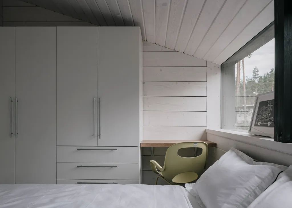 Загородный дом с просторной террасой и баней