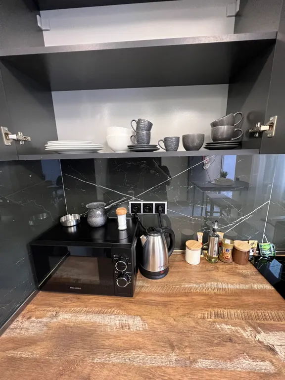 Sweet Yellow Apartment Self Check In