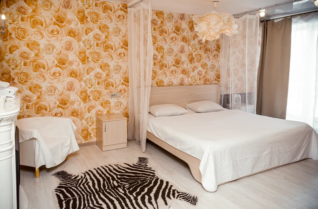 Люкс с огромной кроватью, джакузи и камином