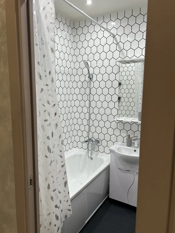 Просторная студия с дизайнерским ремонтом