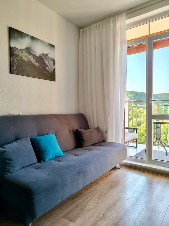 Квартира с видом на бассейн и горы