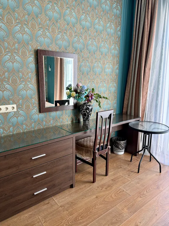 Изумрудный дизайнерский коттедж с бассейном