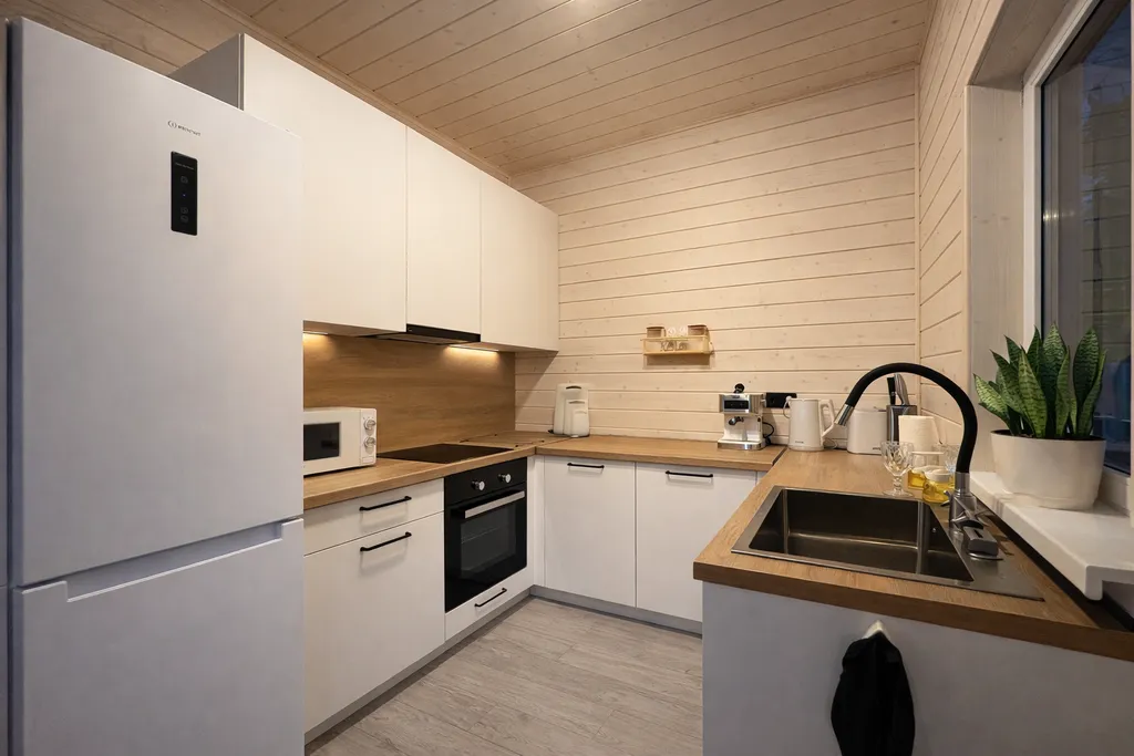 Новый дом в лесу с финской сауной рядом с озером