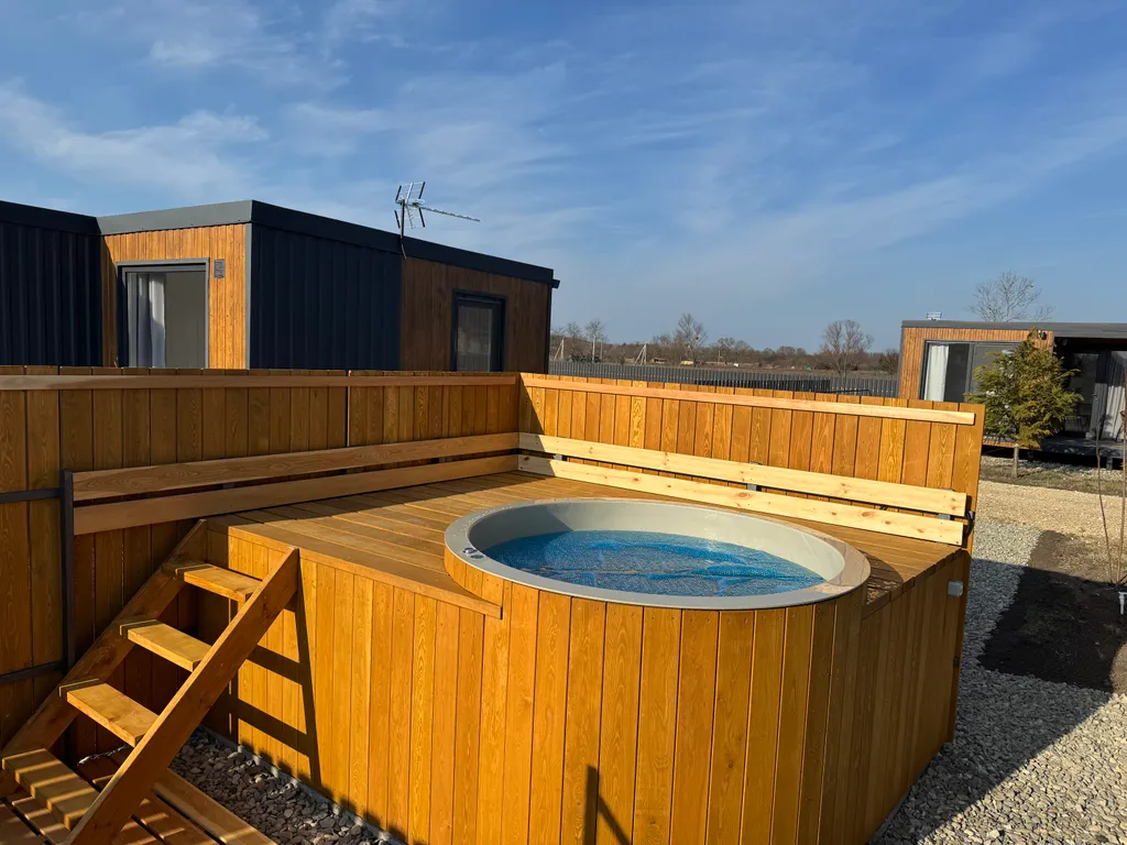 Домик в долине терм с видом на горы