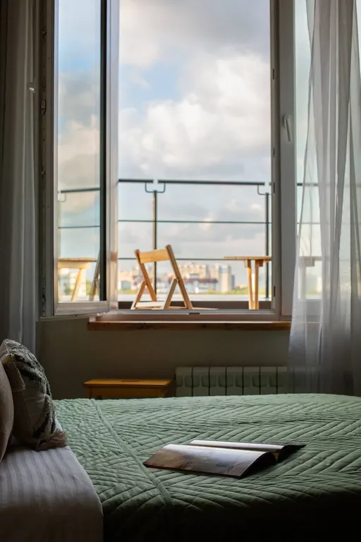 Стильная студия с выходом на кровлю ТЦ Галерея