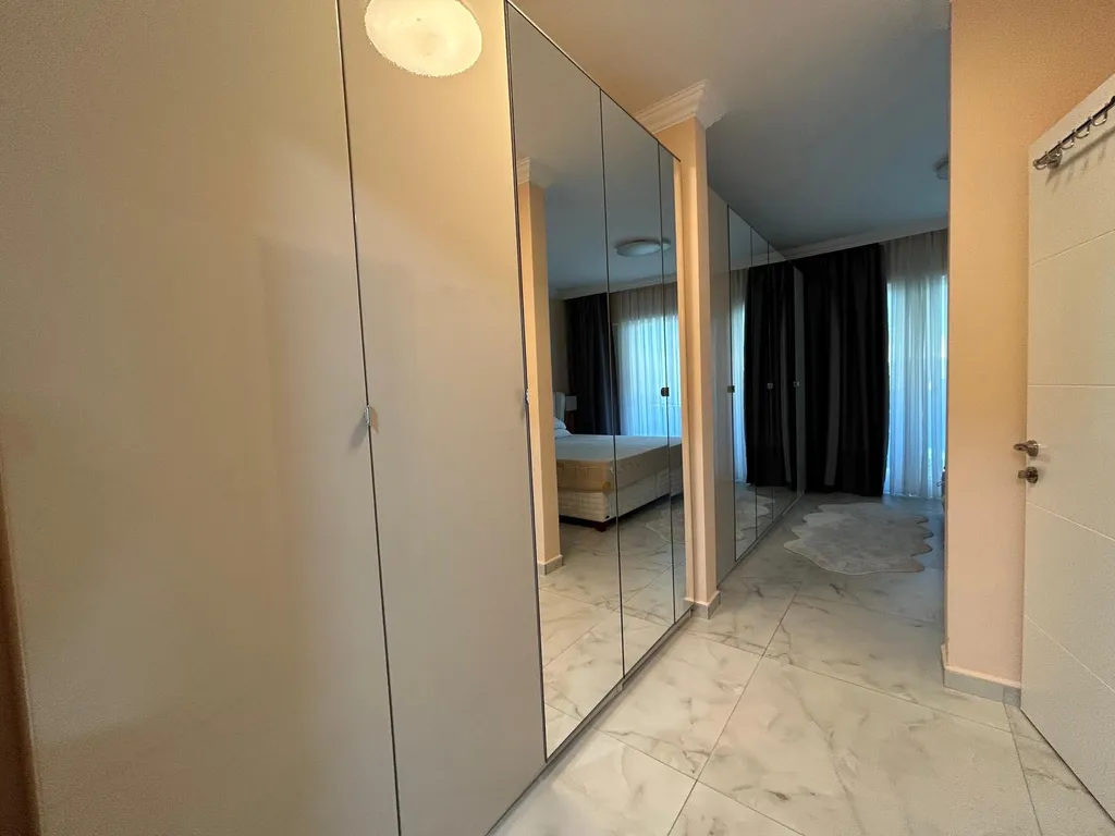 Около моря со своим пляжем