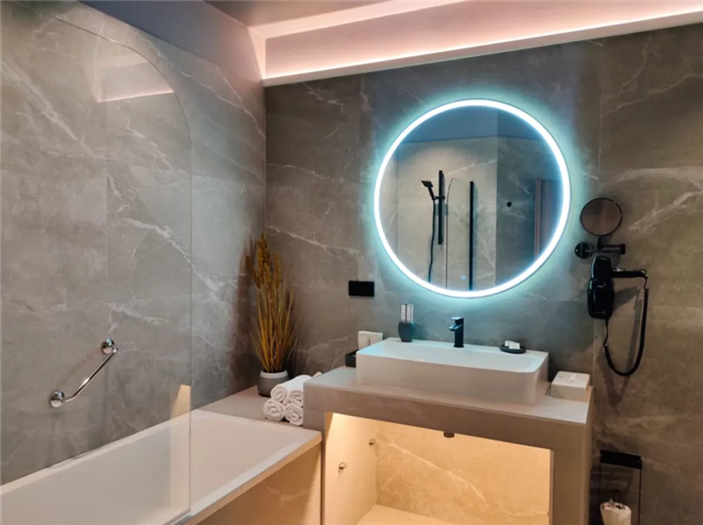 Люкс двухкомнатный с прямым видом на море и балконом (Корп.В)