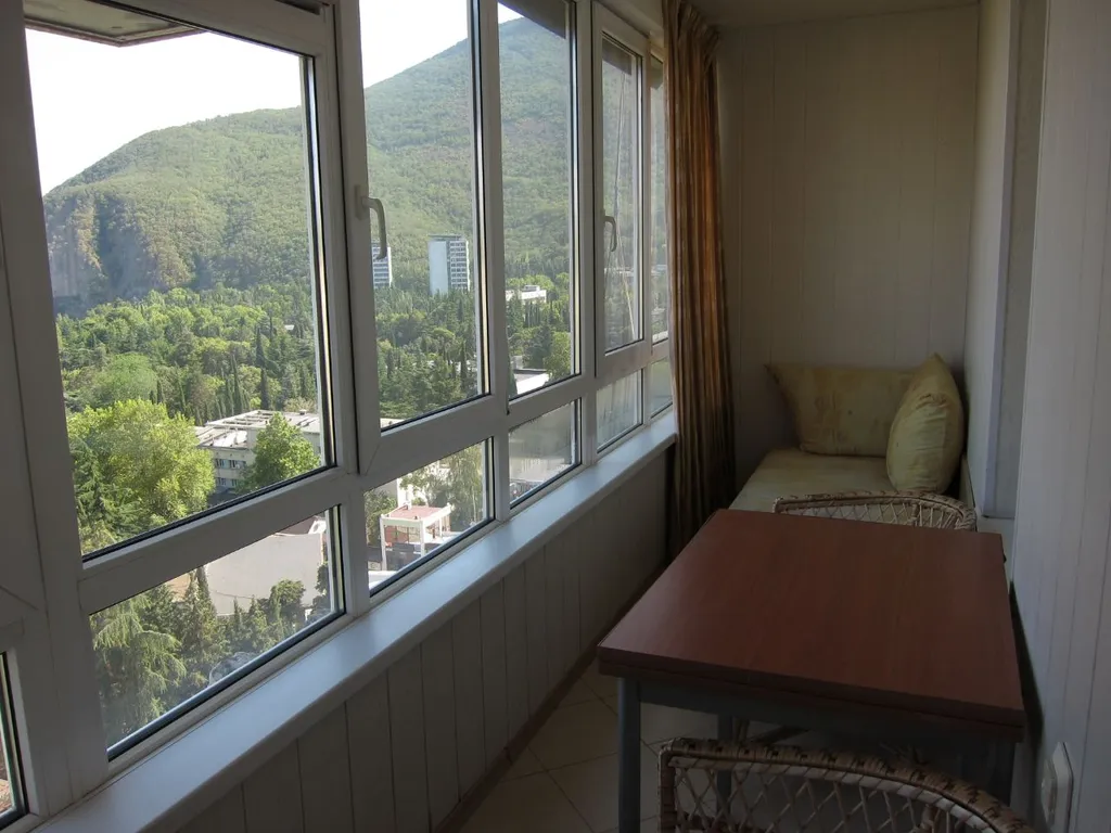 2-комнатная квартира с большой лоджией и видом на море