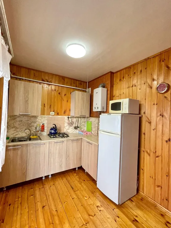 Коттедж Трехкомнатные апартаменты с балконом и с отдельным входом на земле — Анапа